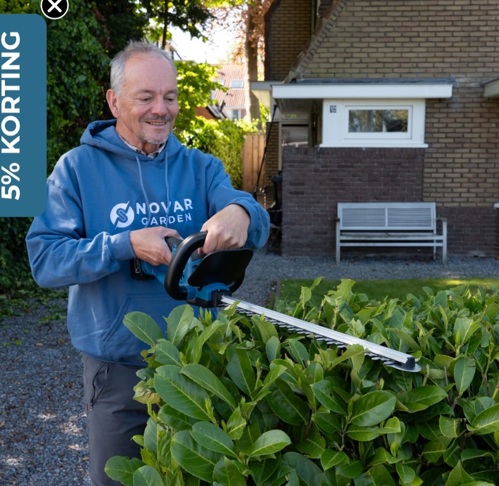 Bas de Leeuw profielfoto 50+model man reclame tuingereedschap outdoor heggenschaar