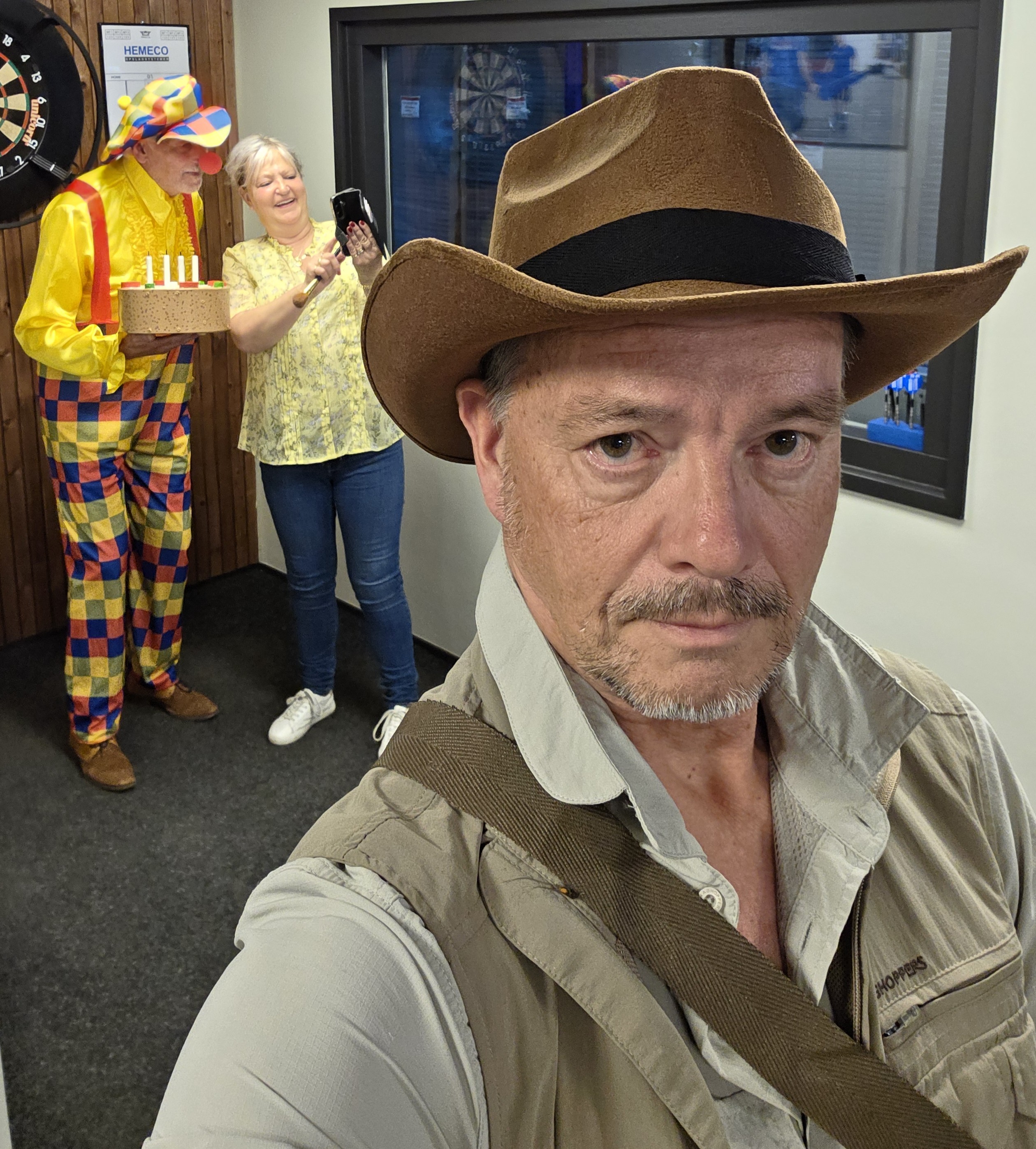 Bas de Leeuw profielfoto 50+model man met hoed, verkleed als Indiana Jones